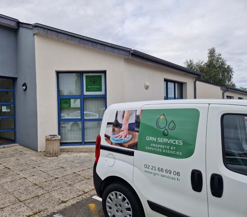 Locaux et camion de l'entreprise de nettoyage sur Châteaugiron, Noyal sur Vilaine, Rennes et sur le département d'Ille et Vilaine